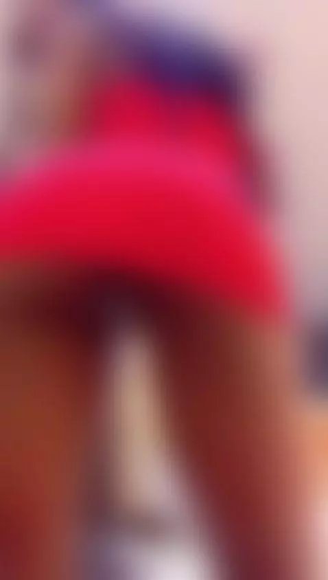 Sitting on your face 🍑 by hillamber