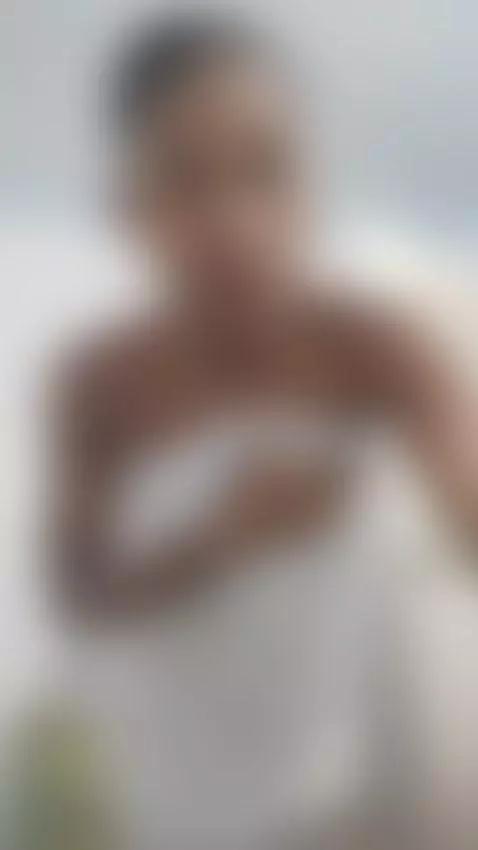 My towel will fall! 🫣 by hillamber