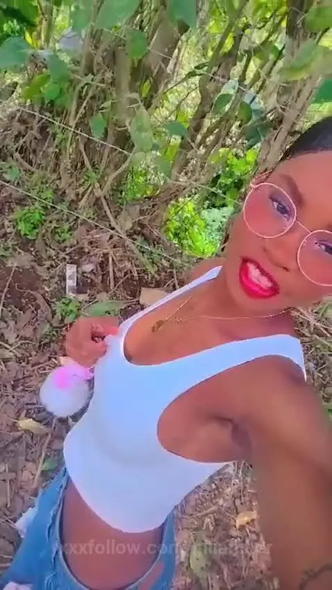 outside, outdoors, glassesgirl by hillamber