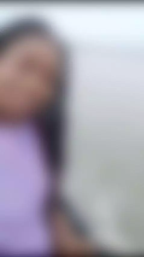 enjoying the sea on my vacation by hillamber