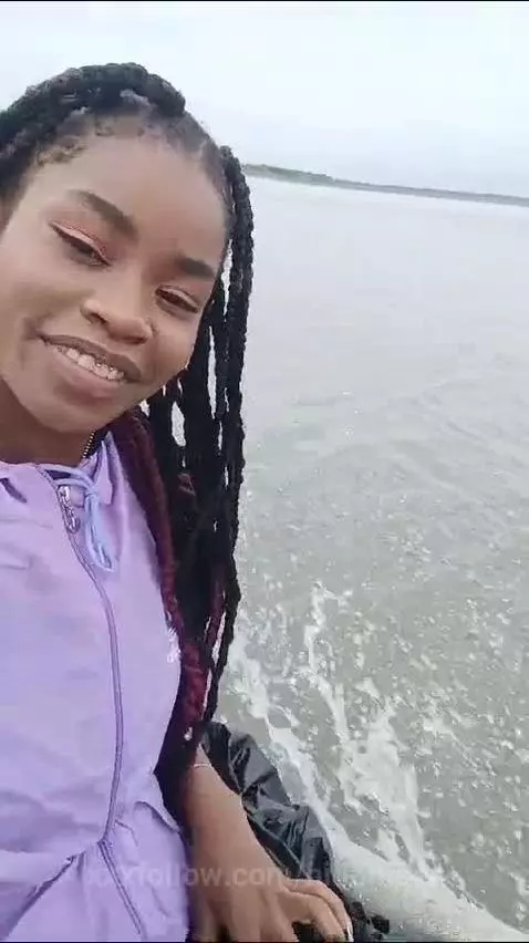 enjoying the sea on my vacation by hillamber