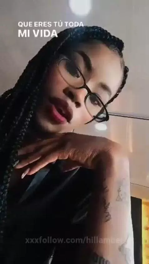 sensual girl with tattos by hillamber