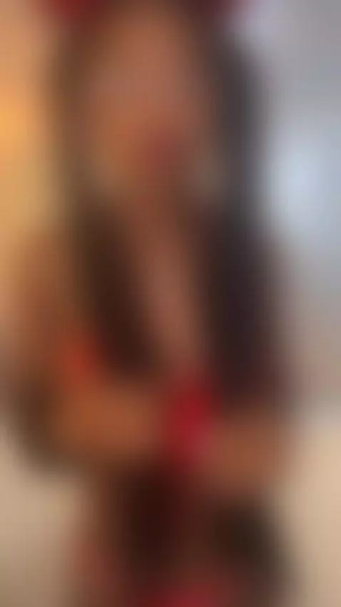 kissing, ebony, redlingerie by hillamber