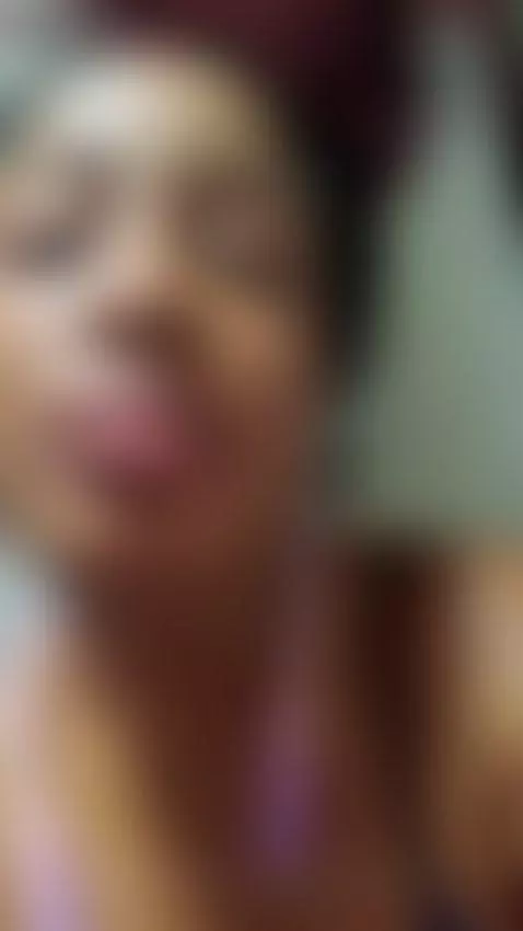 Here in my home, making ejercices, do you wanna join to me? by chelseycastellanos