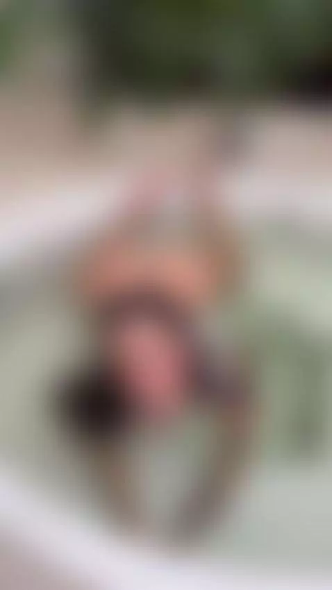 nos bañamos juntos? by esenciamigrante