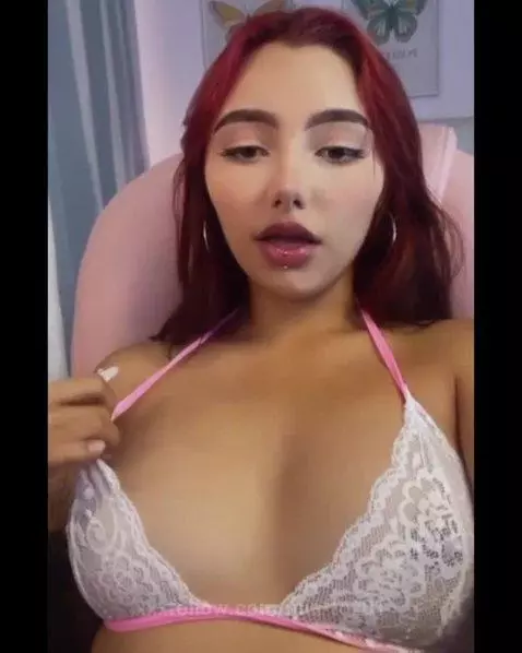 https://es.chaturbate.com/b/miia_fox01/
¿Quieres que escupa ... by mia-fox01