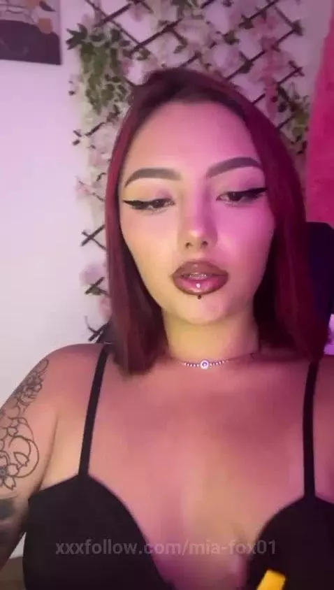 Come and show me what you have 
https://es.chaturbate.com/b/... by mia-fox01