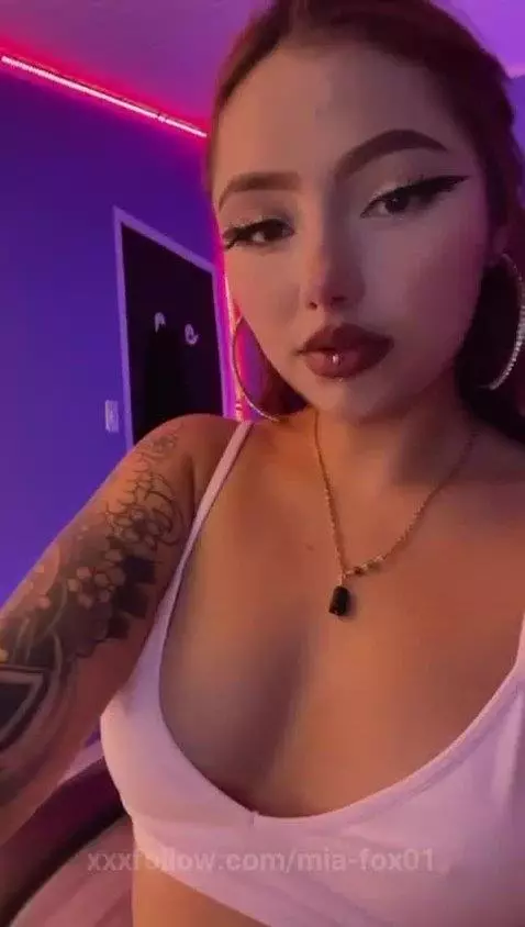 chaturbate.com/b/miia_fox01/
My face says I want more and ha... by mia-fox01