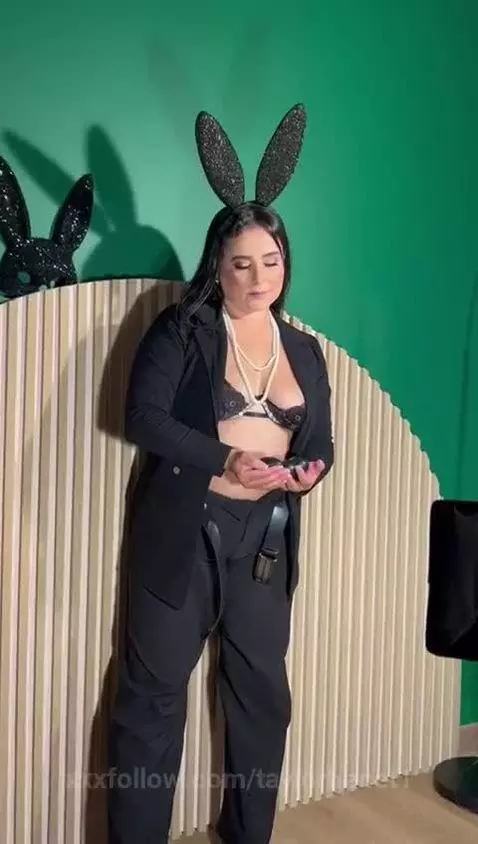 Pronto fotos profesionales en mi perfil, sigueme by taylorbenet1