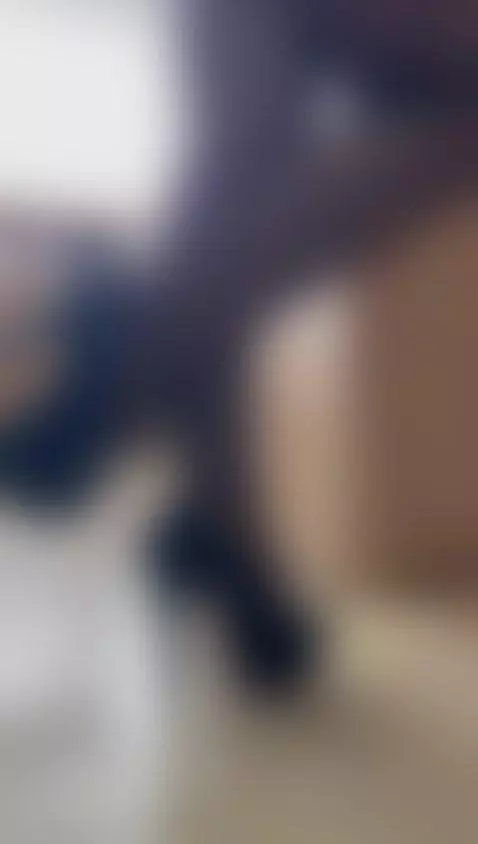 Do you like my heels? by taylorbenet1