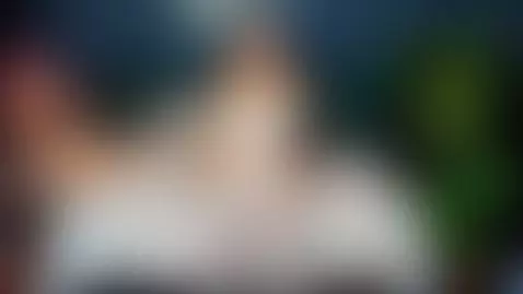 Guess what I'm sitting on / Adivina encima de que estoy sent... by taylorbenet1