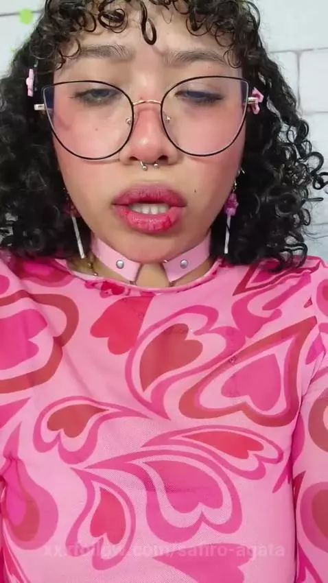 Come here and rub my sweet pussy like this every day👀💥 by safiro-agata