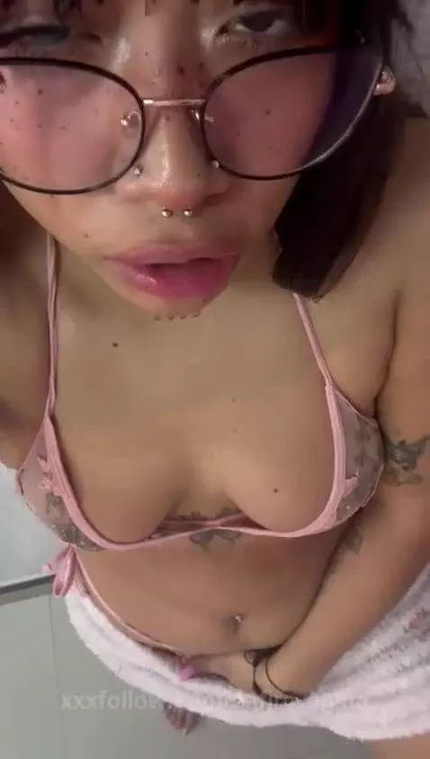 Do you want to find out what's under my clothes? by safiro-agata