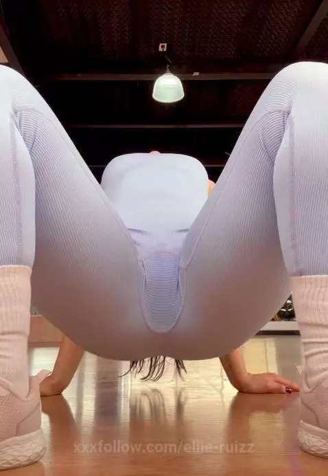 My pussy wet in the gym 😅 by eliie-ruizz