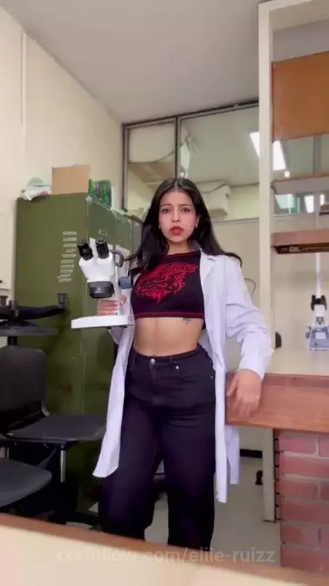 I want you to play with my small tits 🍒🥵 by eliie-ruizz