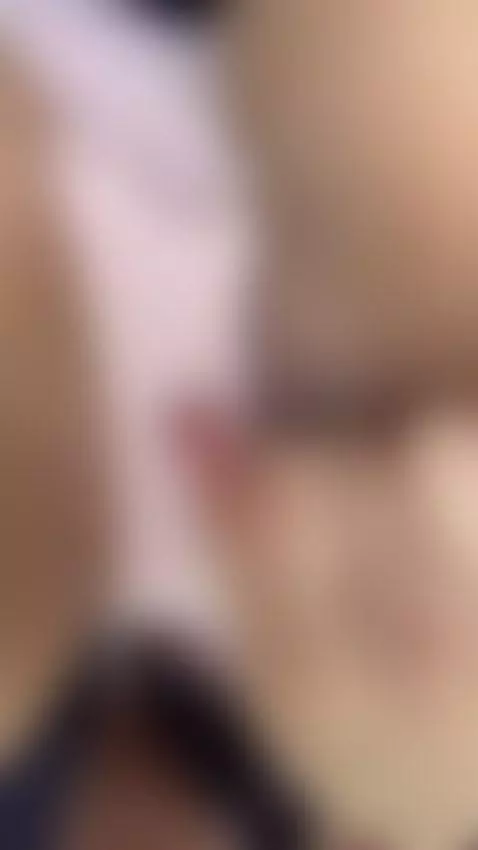 Do you want a kiss? 😘 by eliie-ruizz