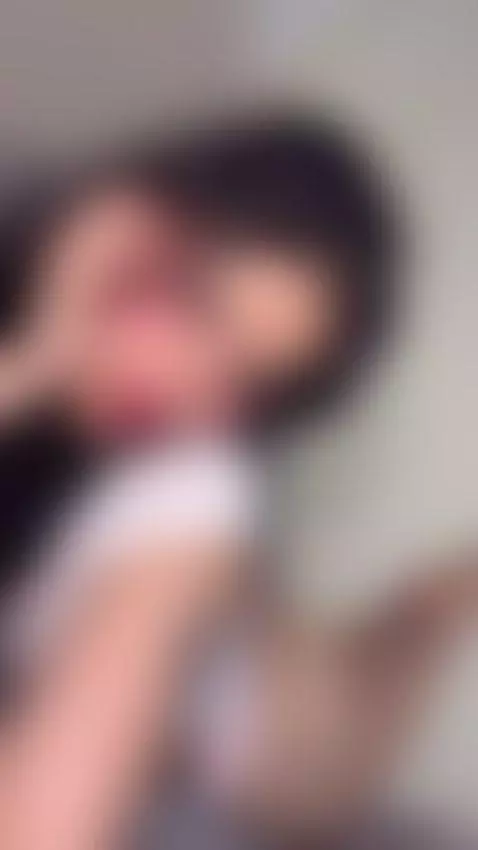 Come sleep with me 🥰 by eliie-ruizz