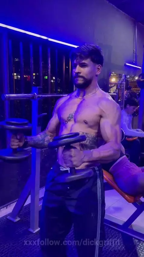 This exercise makes my arms almost burst💪🏻🥵 by dickgriffit