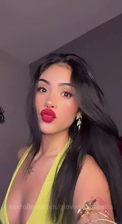 My eyes say behave… but my curves say otherwise 😈 by giovannaoliveira