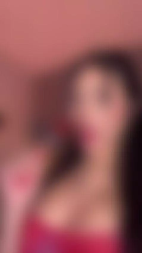 I won’t tell you where my lips want to be... yet 💋 by giovannaoliveira