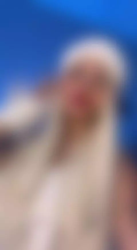 Temperatures are dropping, but my desire is rising... ❄️🔥 by giovannaoliveira