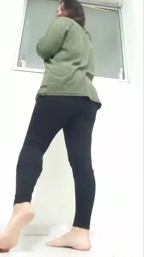 te atreves a mirar dos veces? acompañame estoy en linea by d-martii