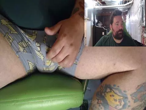 there's a llama by crewntights