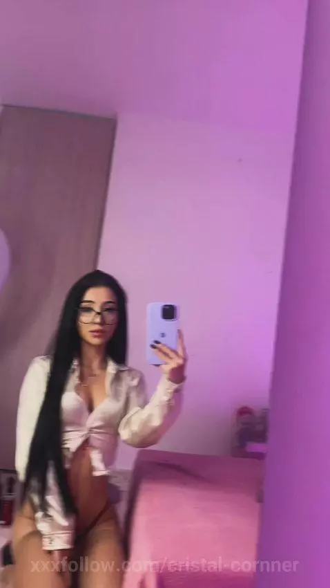 https://chaturbate.com/cristalcornner_/ by cristal-cornner