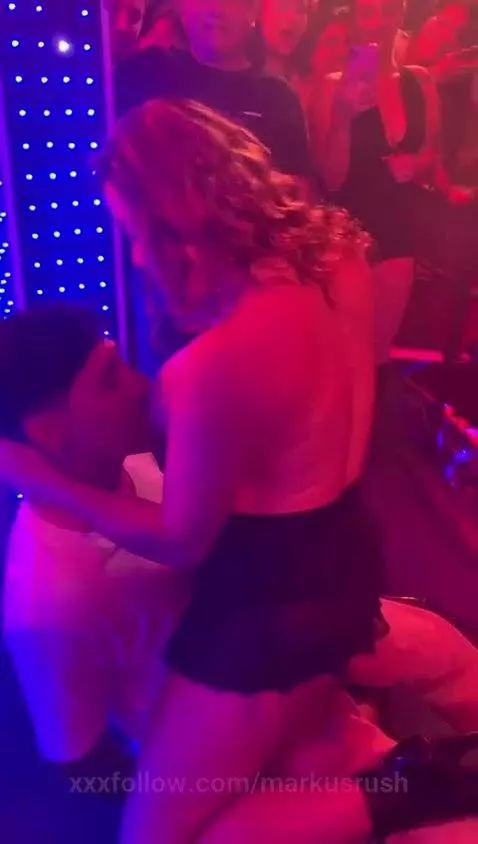 En el antro lluvia dorada by markusrush