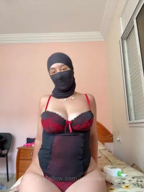 Caught your eyes, didn’t I? 👀 by jasmineof