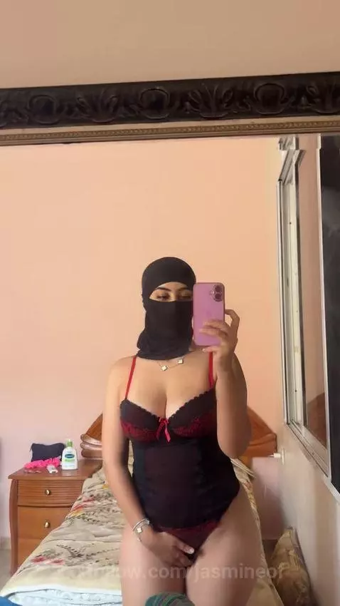 Imagine your hands replacing mine… 🤭 by jasmineof