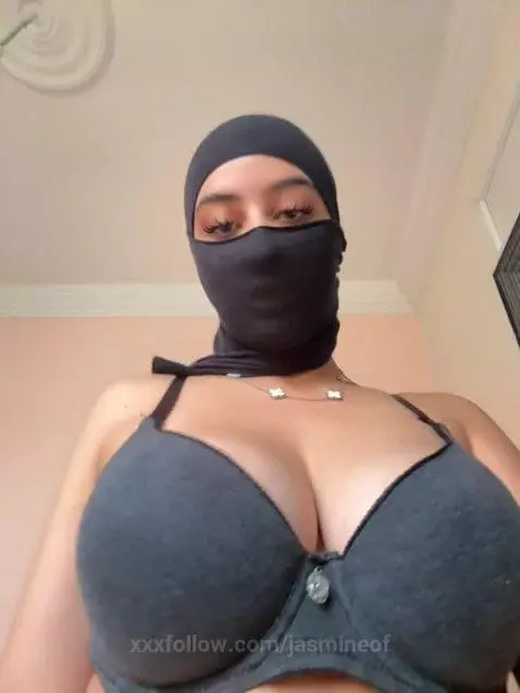 Do you want them bouncing… or squeezed tight? by jasmineof