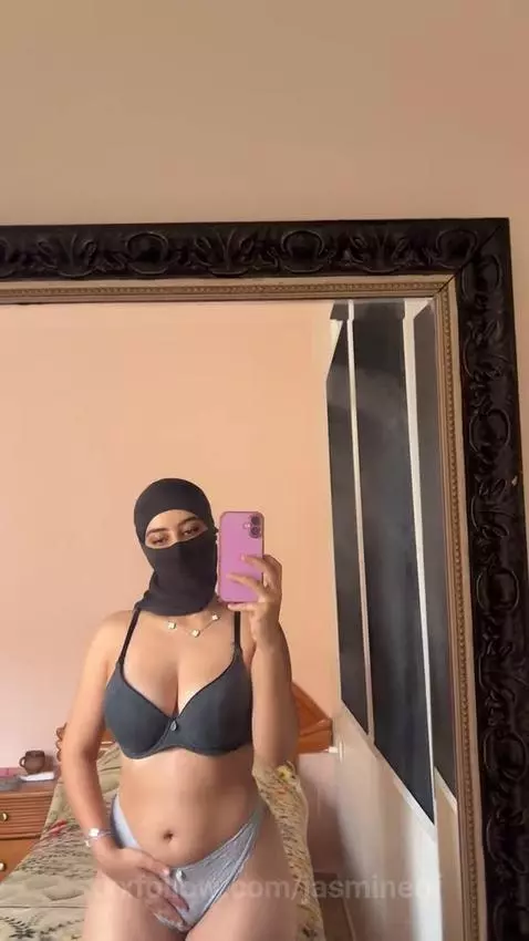 Listen closely… can you hear how wet I am? by jasmineof