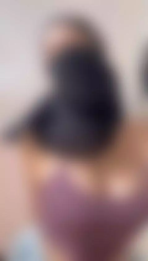 Hijab can’t hide this heavy heat. Watch them bounce 🧕💦 by jasmineof