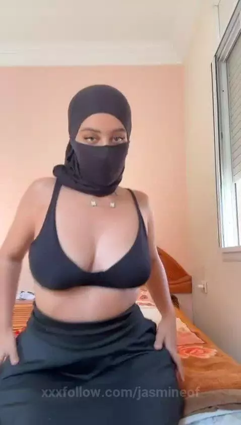 titties made to distract you by jasmineof