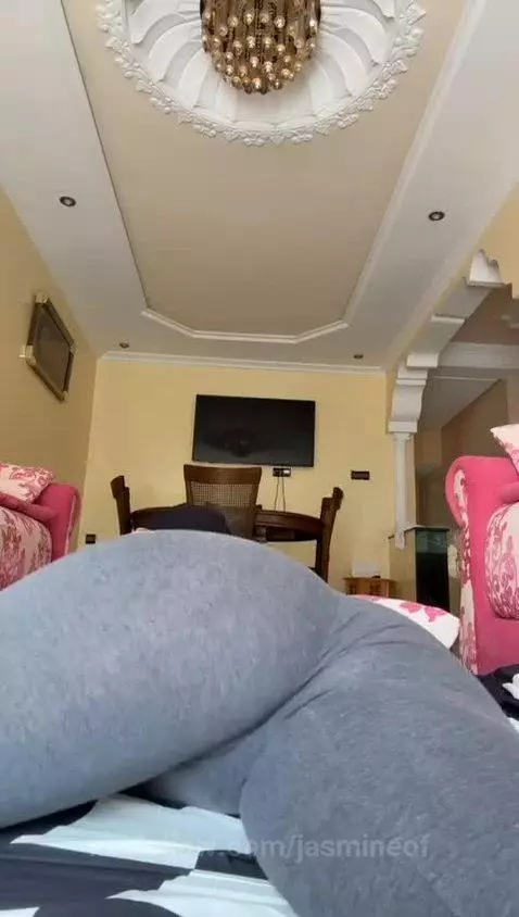 You wanted a closer look, didn’t you? 😏 by jasmineof