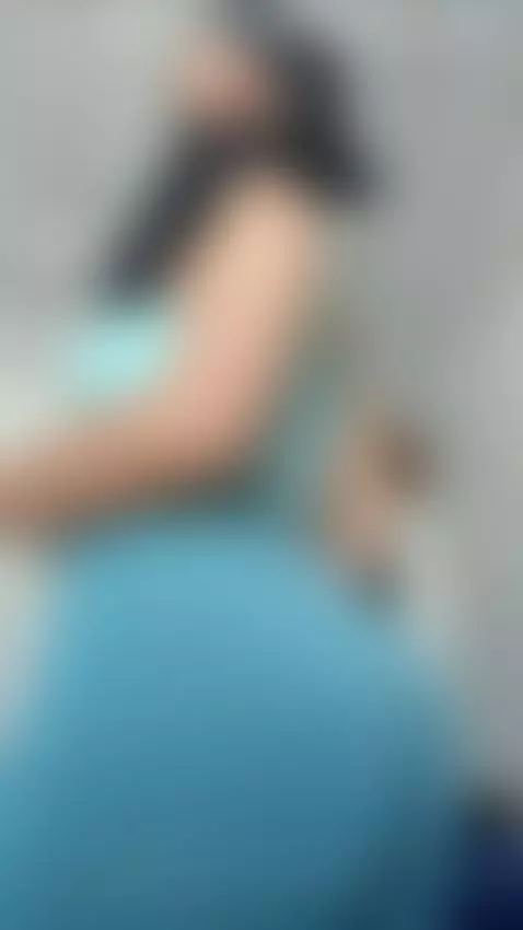 I know what you’re staring at… 👋 by jasmineof