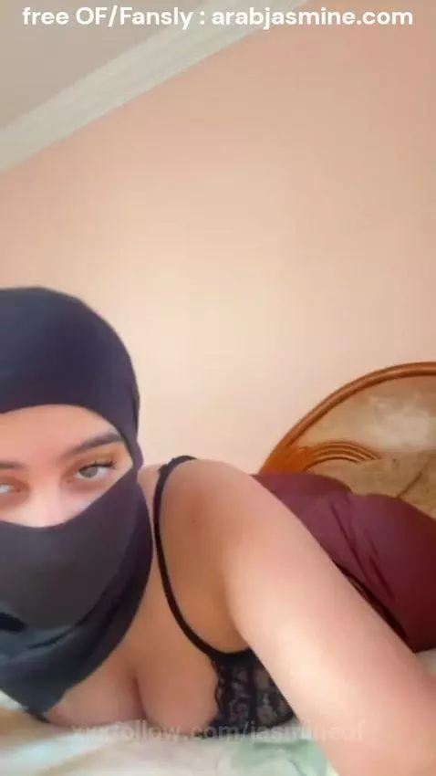 Arab curves sent from heaven. by jasmineof