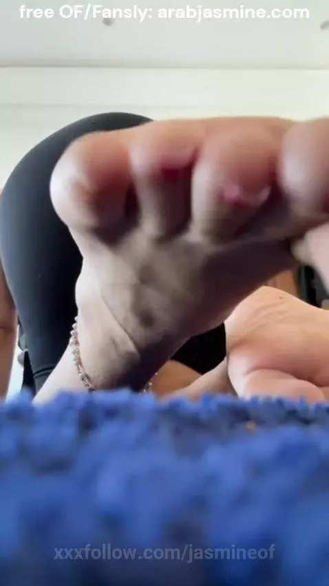 Pampered and playful feet by jasmineof