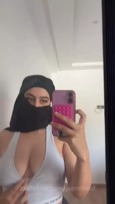 Boobs making your day better, one video at a time. by jasmineof