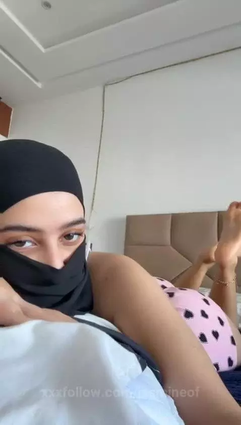 Ready for some foot fun? by jasmineof