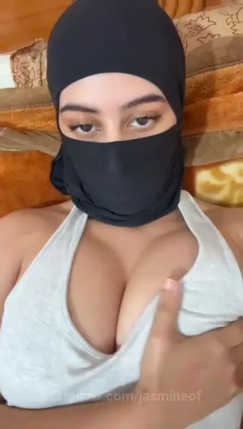 Boobs on full display, just for you. by jasmineof