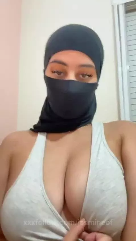 Boobs making your day better, one video at a time. by jasmineof