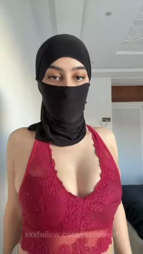 Modest face, massive tits 🧕🏽🍒 by jasmineof