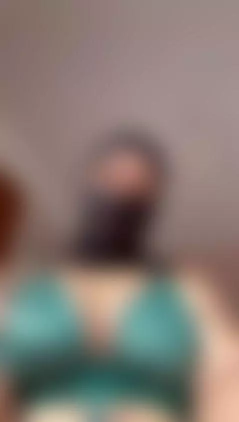 Shy smile, slutty bounce 🧕🏽💦 by jasmineof