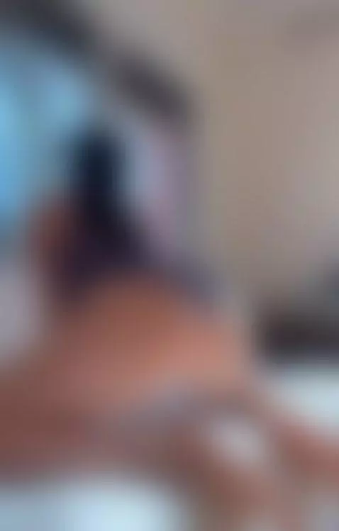 Big, bold, and built to break chairs by jasmineof