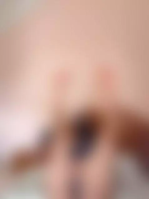 She’s pretty, pink, and in total control. by jasmineof