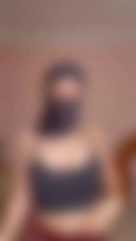 These curves don’t just turn heads — they stop traffic." 🔥 by jasmineof