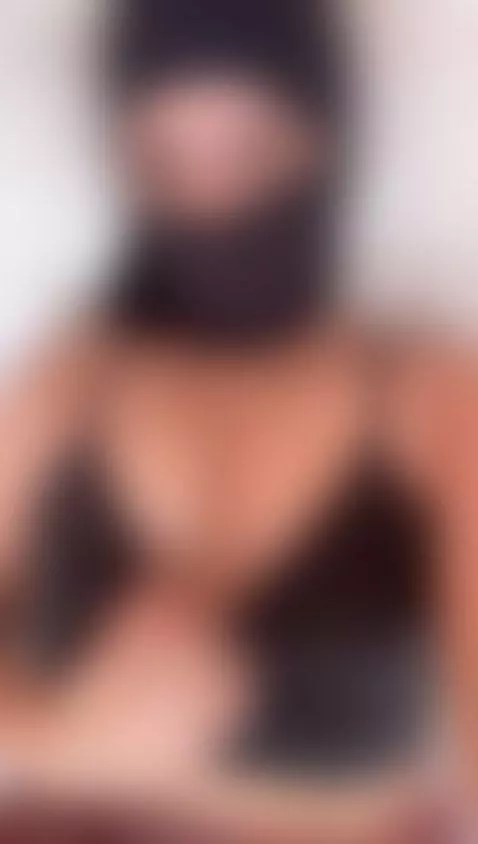 Cleavage so deep, it should come with a warning label. by jasmineof