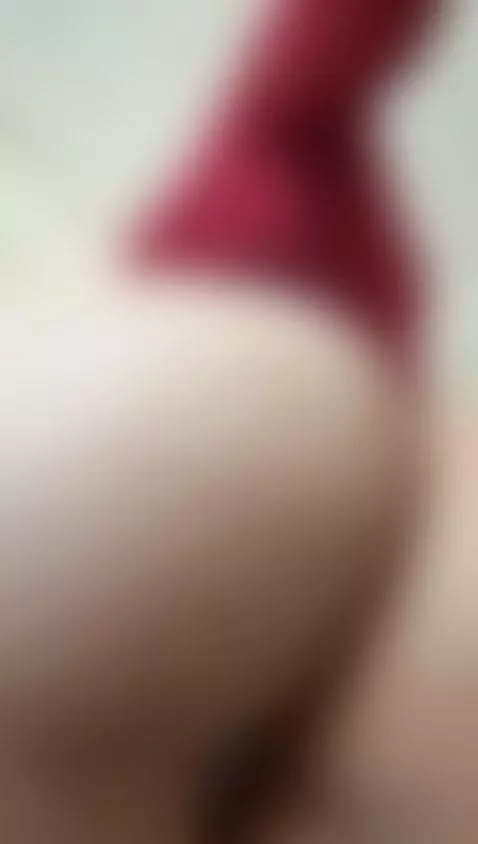 Booty game strong; pants game weak. by jasmineof